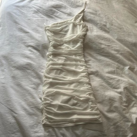 Flattering Princess Poly White asymmetrical one shoulder bodycon mini dress - Picture 3 of 4